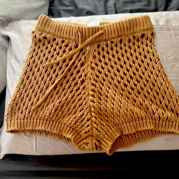 Miss Los Angeles shorts stunning caramel color - Picture 2 of 5